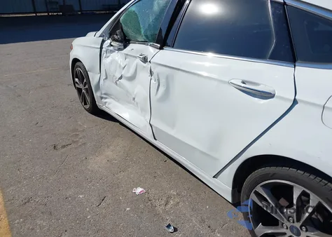 2020 Ford Fusion Titanium z USA, uszkodzony, nr VIN 3FA6P0K92LR134097